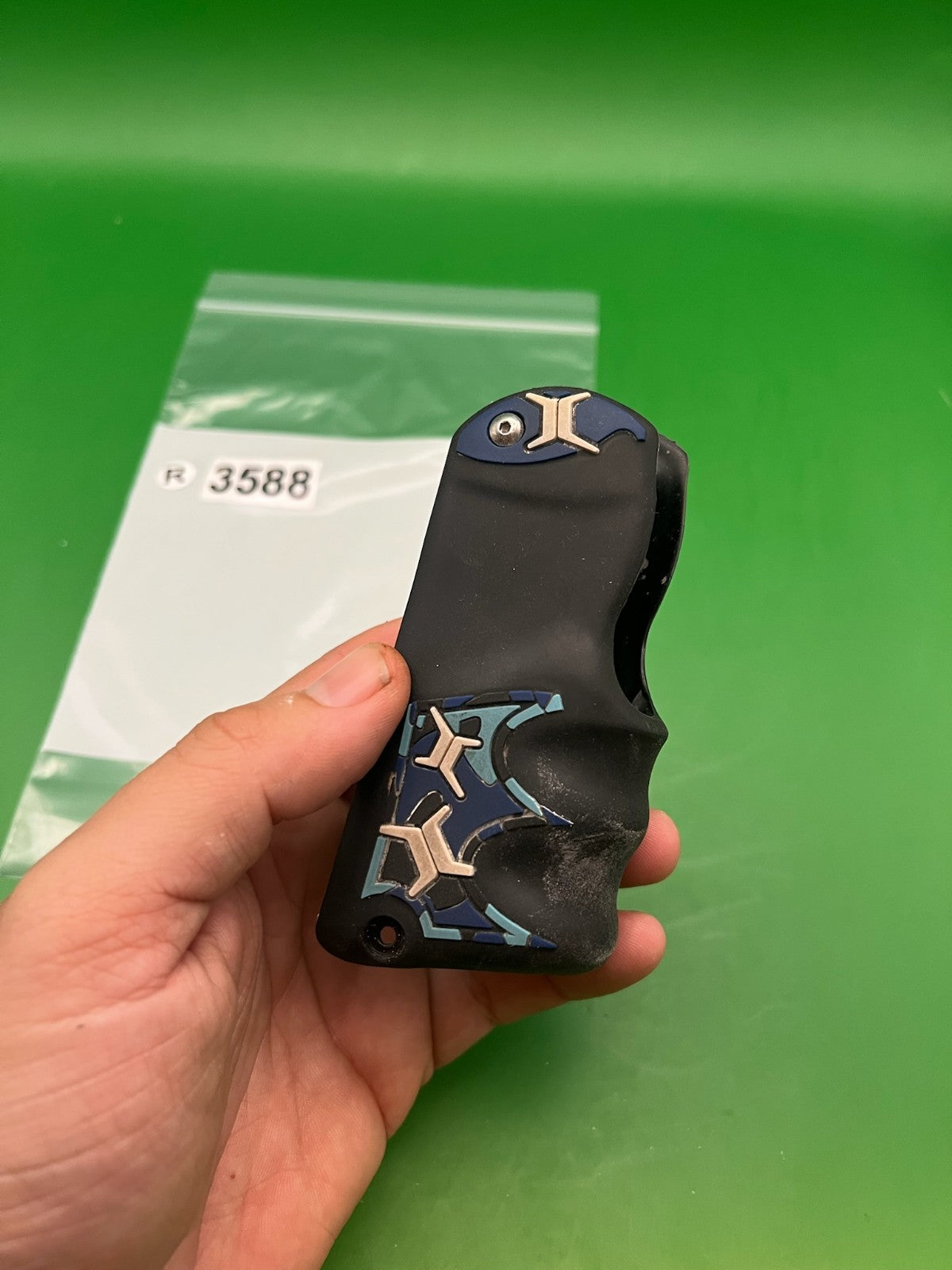 Invert Mini Grips