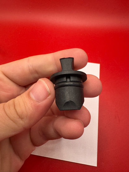 AGD Automag Feed Plug Black