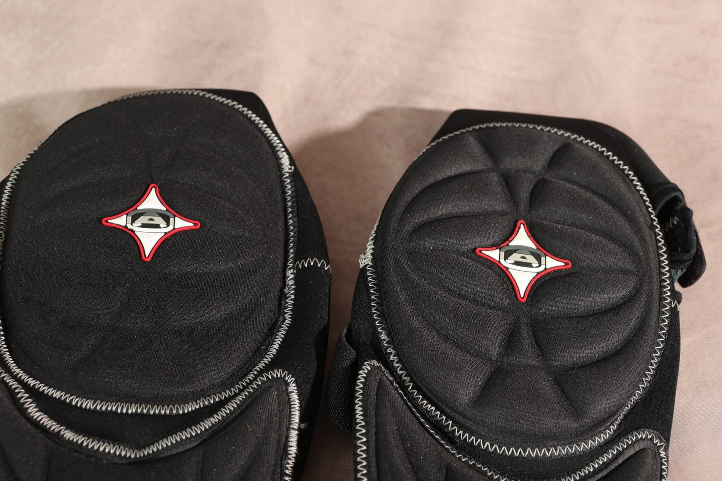 Angel Arms + Knee pads L/XL NOS - Never Used