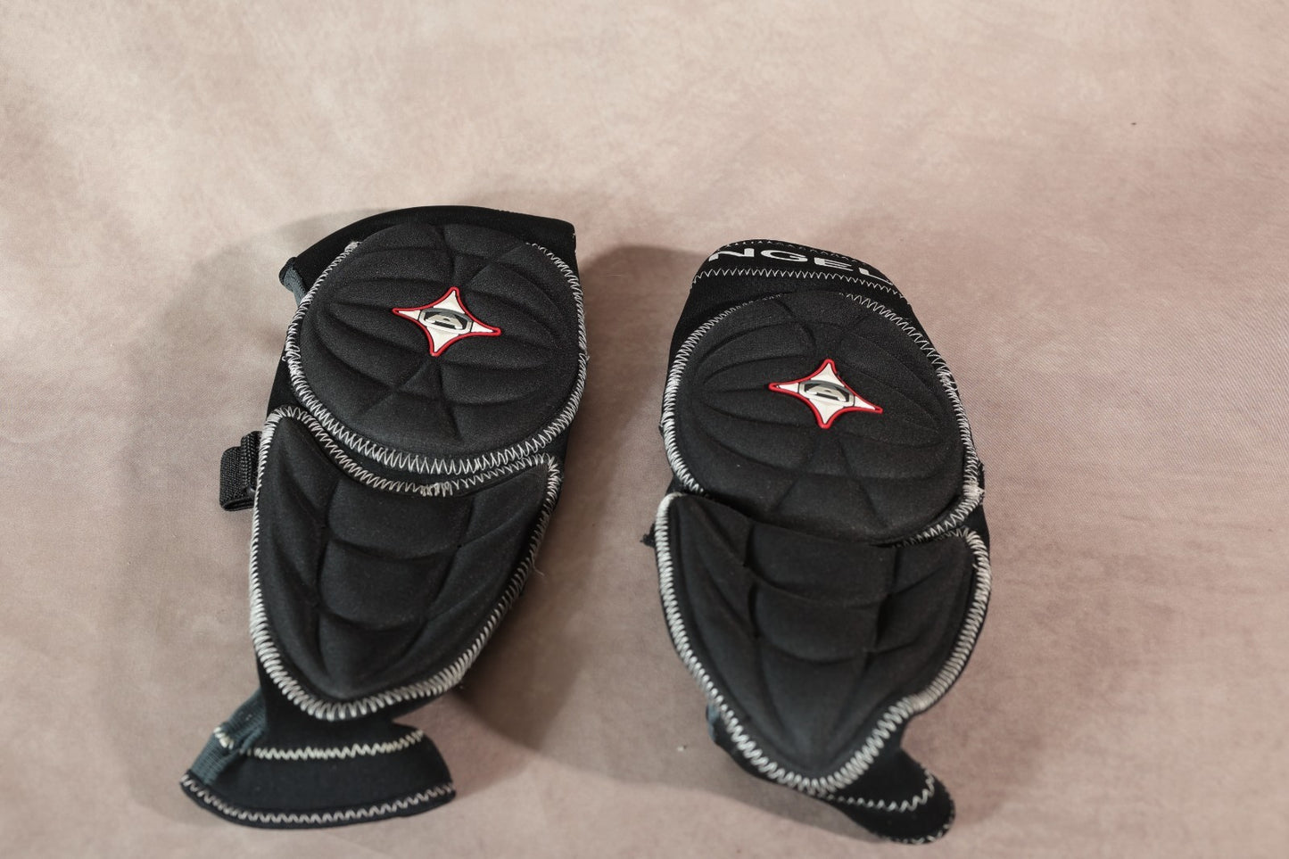 Angel Knee L/XL + arm pads M/L - NOS Never Used