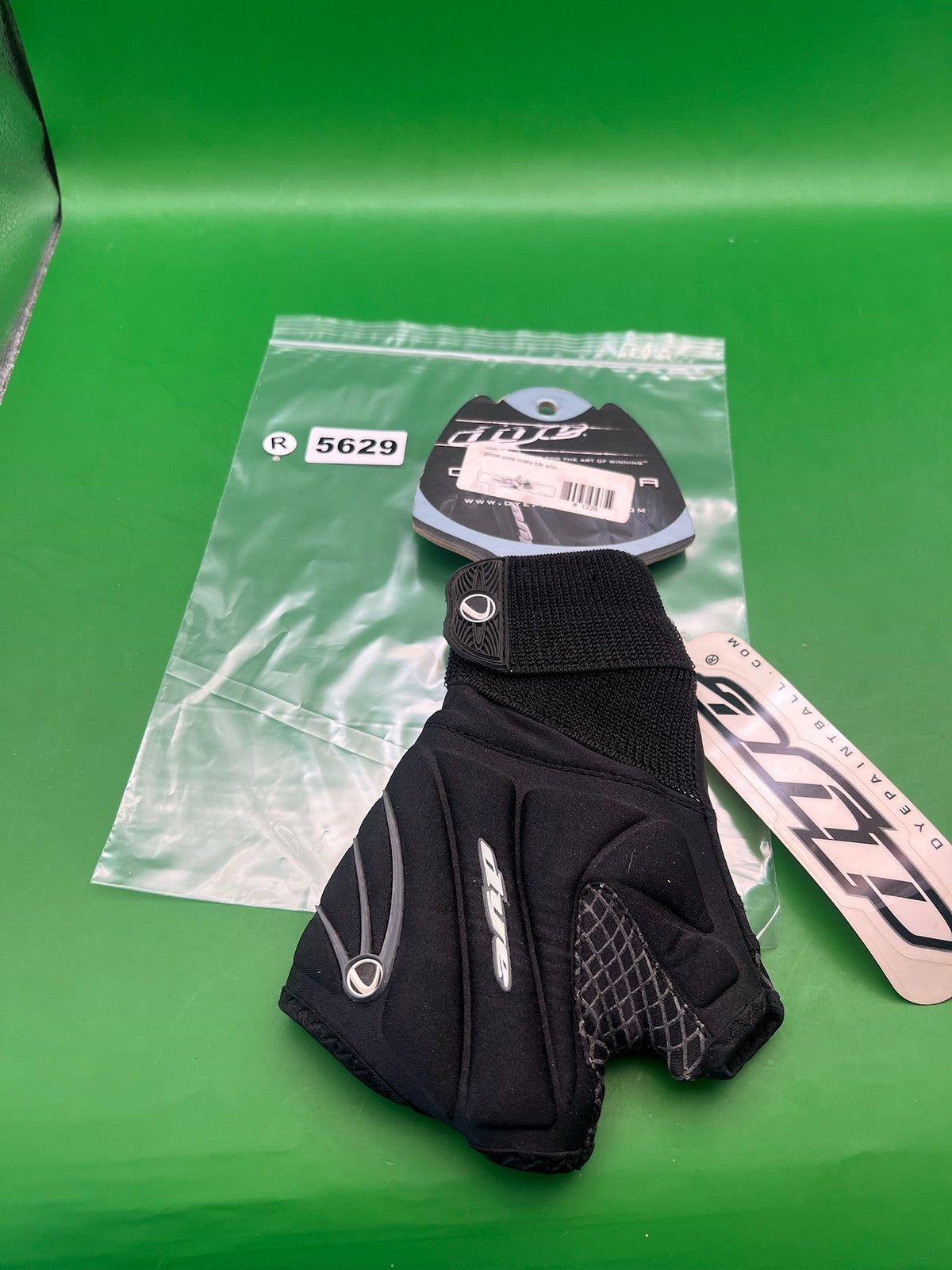 Dye Core Meta Black Gloves Size S-M