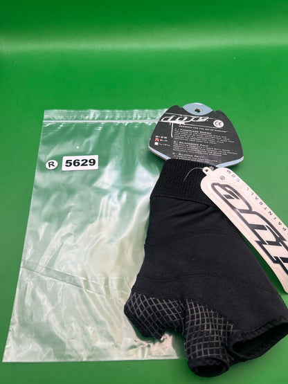 Dye Core Meta Black Gloves Size S-M