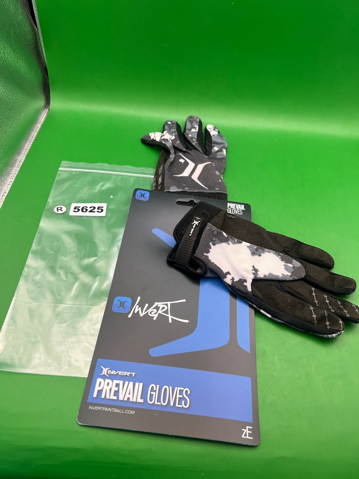Invert Prevail ZE Paintball Gloves Black Small