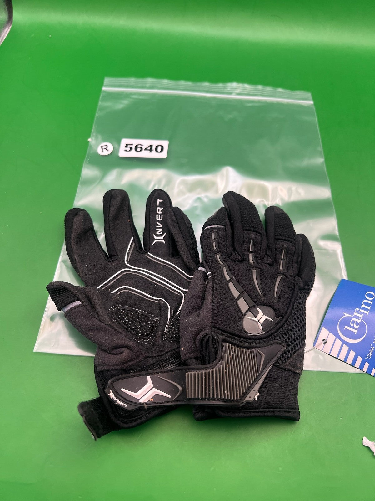 Invert Paintball Gloves Black YS/A