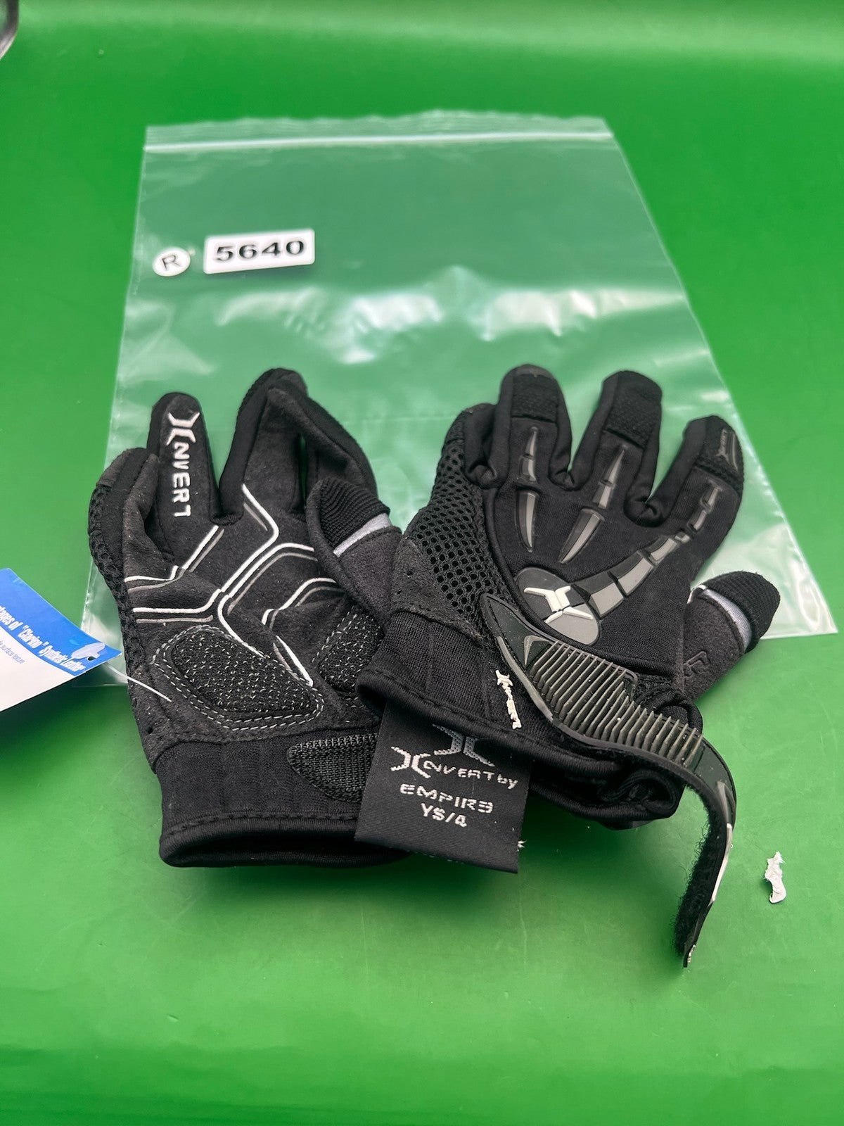 Invert Paintball Gloves Black YS/A
