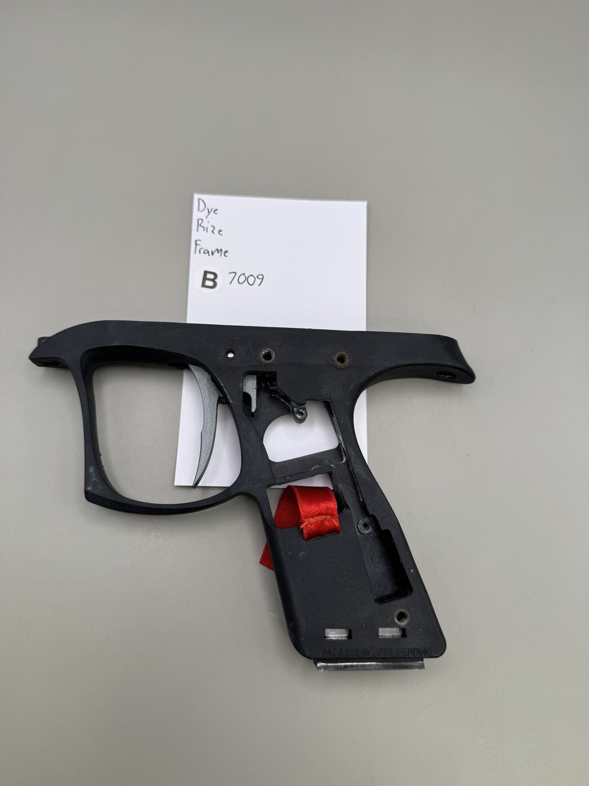 Dye Prize Frame Black